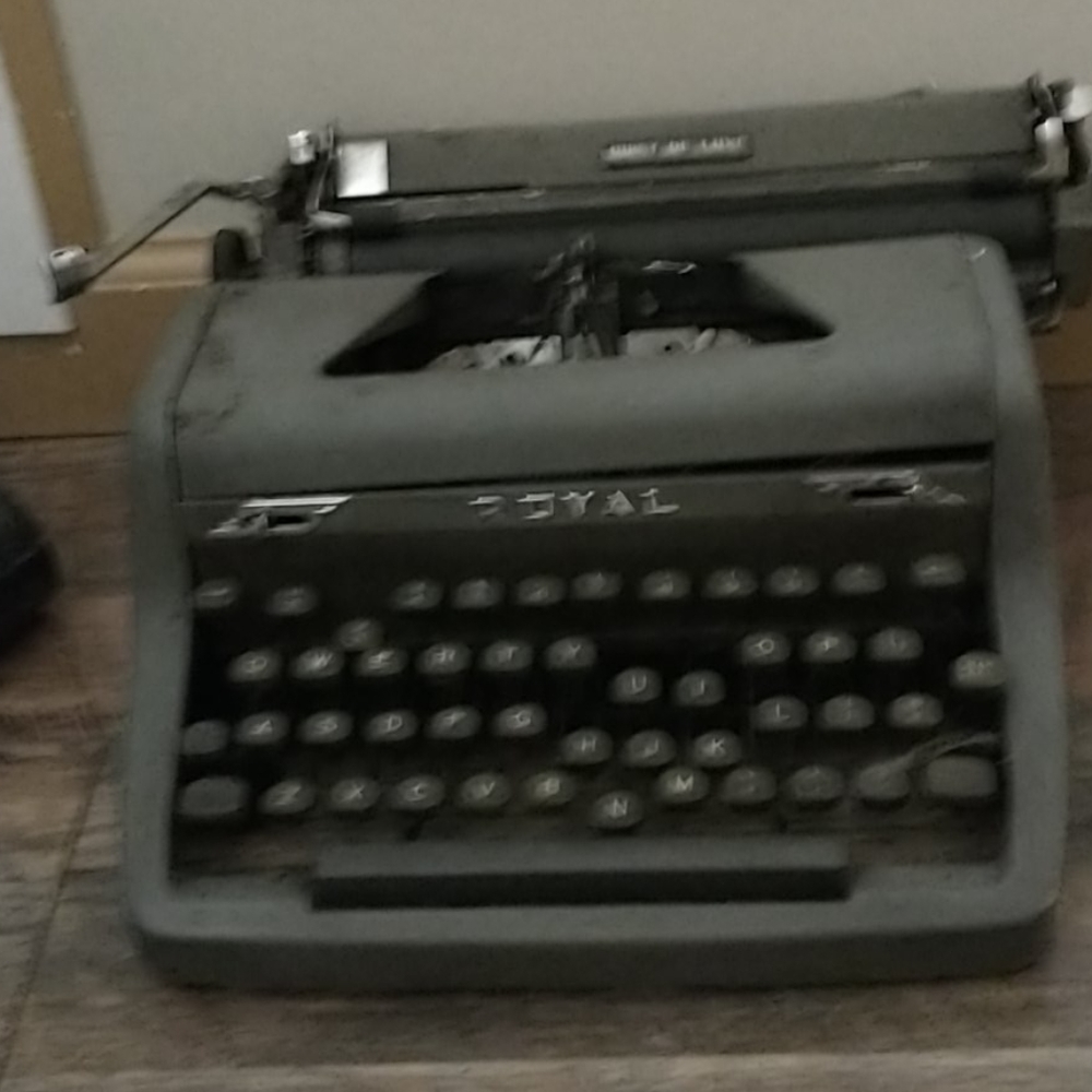 Typewriter antique - Picture 2 of 3